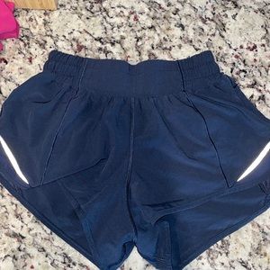 Lululemon Hotty Hot 2.5” Size 2 Navy